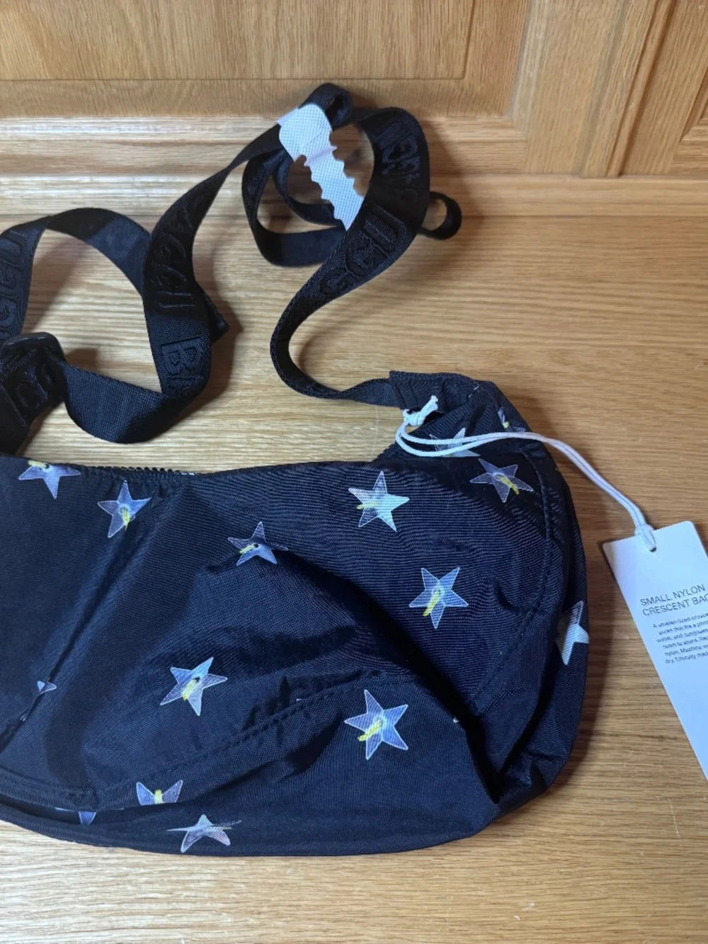 Baggu Small Nylon Crescent Bag Stars Crossbody Zipper Shut 11 X 6 X 3.5 - Picture 1 of 8
